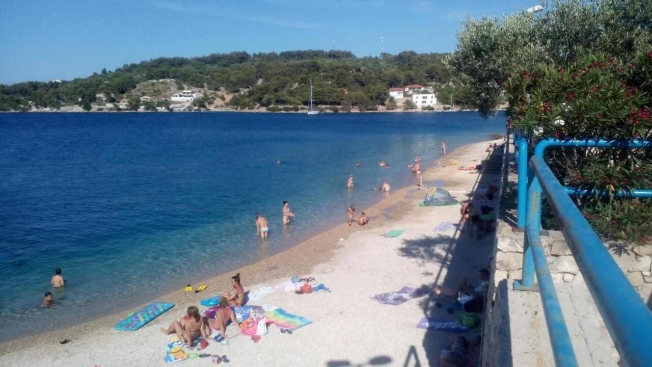 Apartments Vlado - 50M From The Sea Rogač Exterior foto