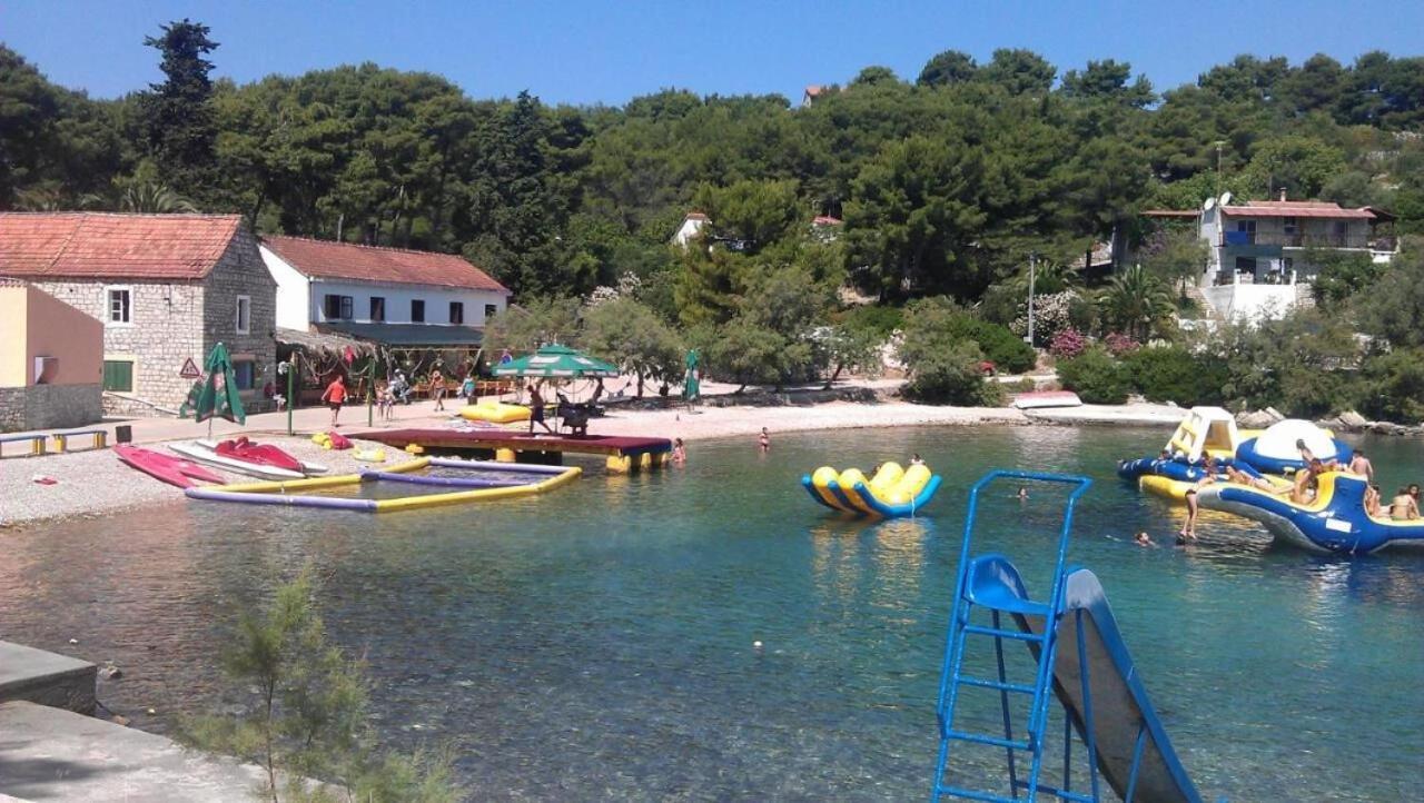 Apartments Vlado - 50M From The Sea Rogač Exterior foto