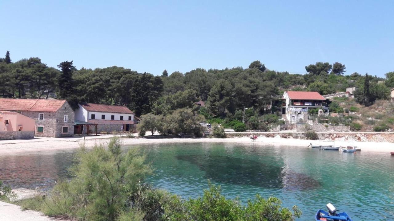 Apartments Vlado - 50M From The Sea Rogač Exterior foto